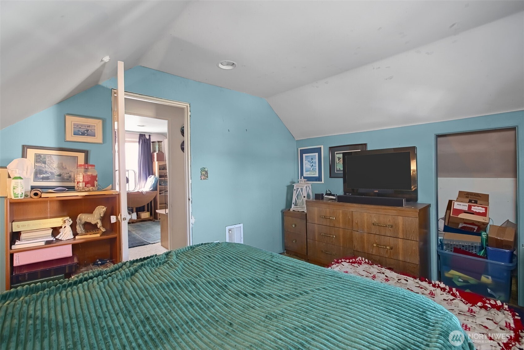 1621 E 32nd Street Property Photo 9