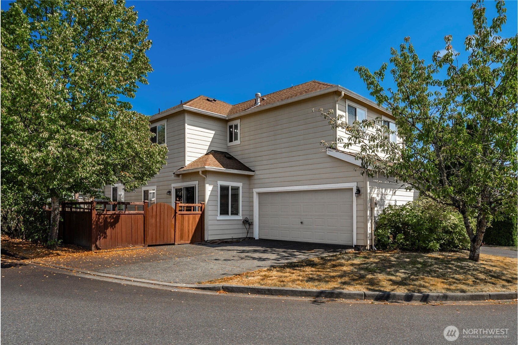 16901 Woodside Drive Property Photo 2