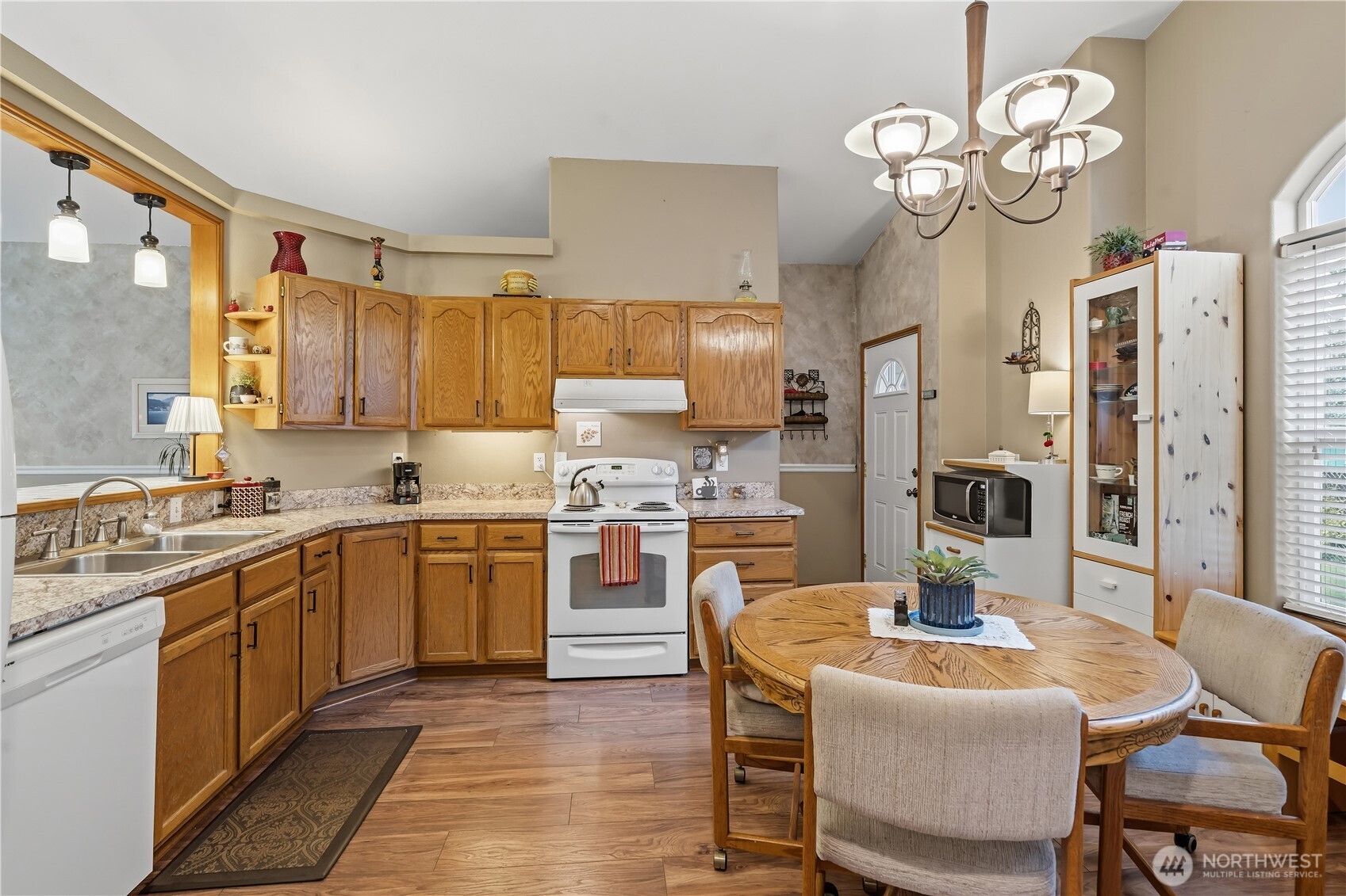 12 S Charles Street Property Photo 10