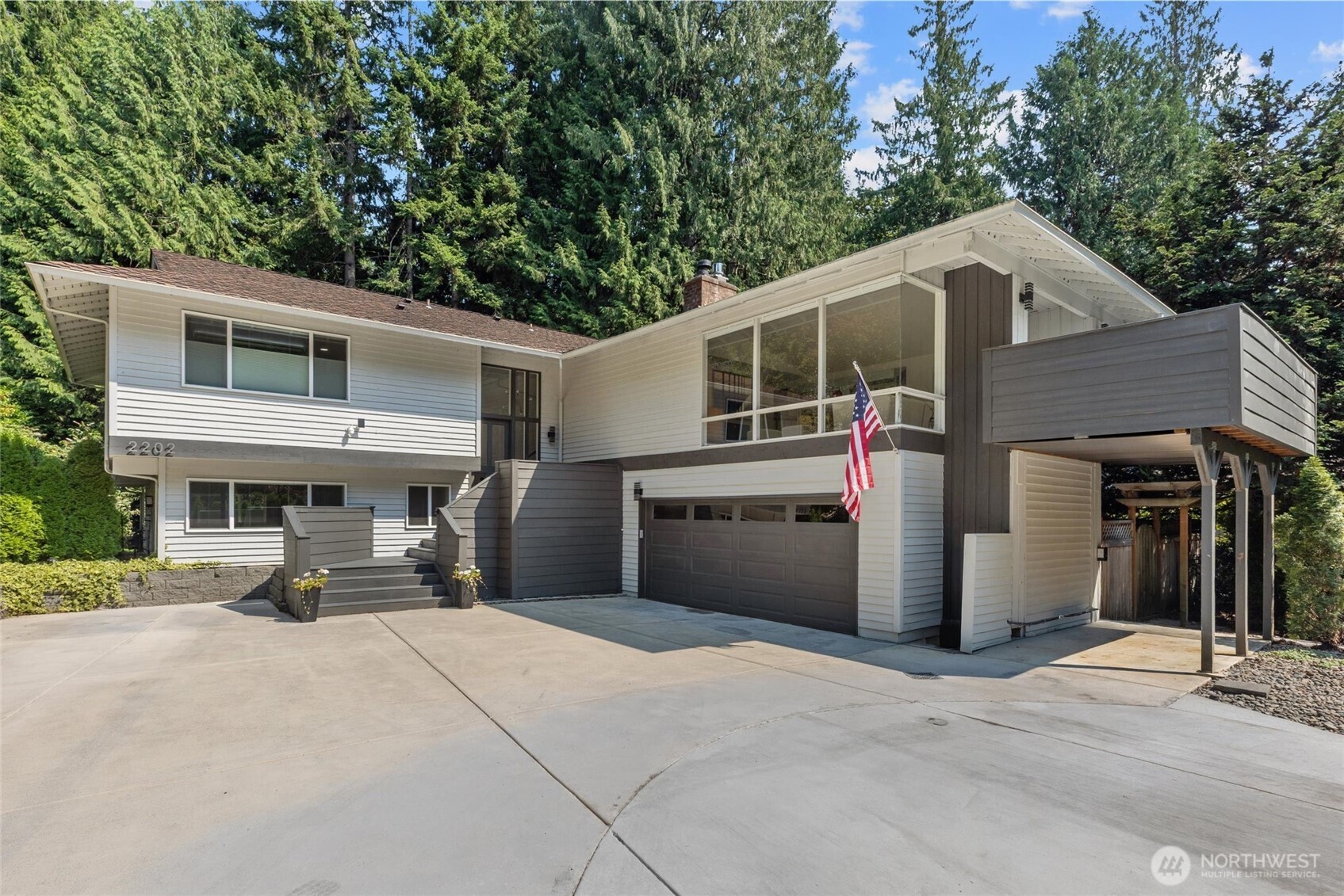 2202 Sahalee Drive Property Photo 2