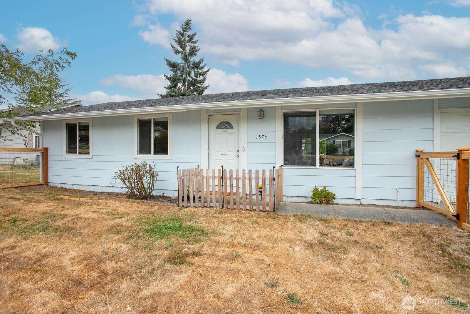 1905 E Belair Drive Property Photo 2