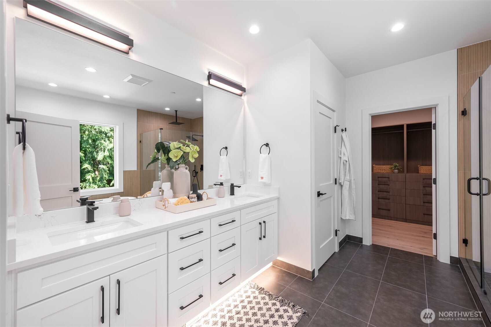 2407 192nd Street Property Photo 20