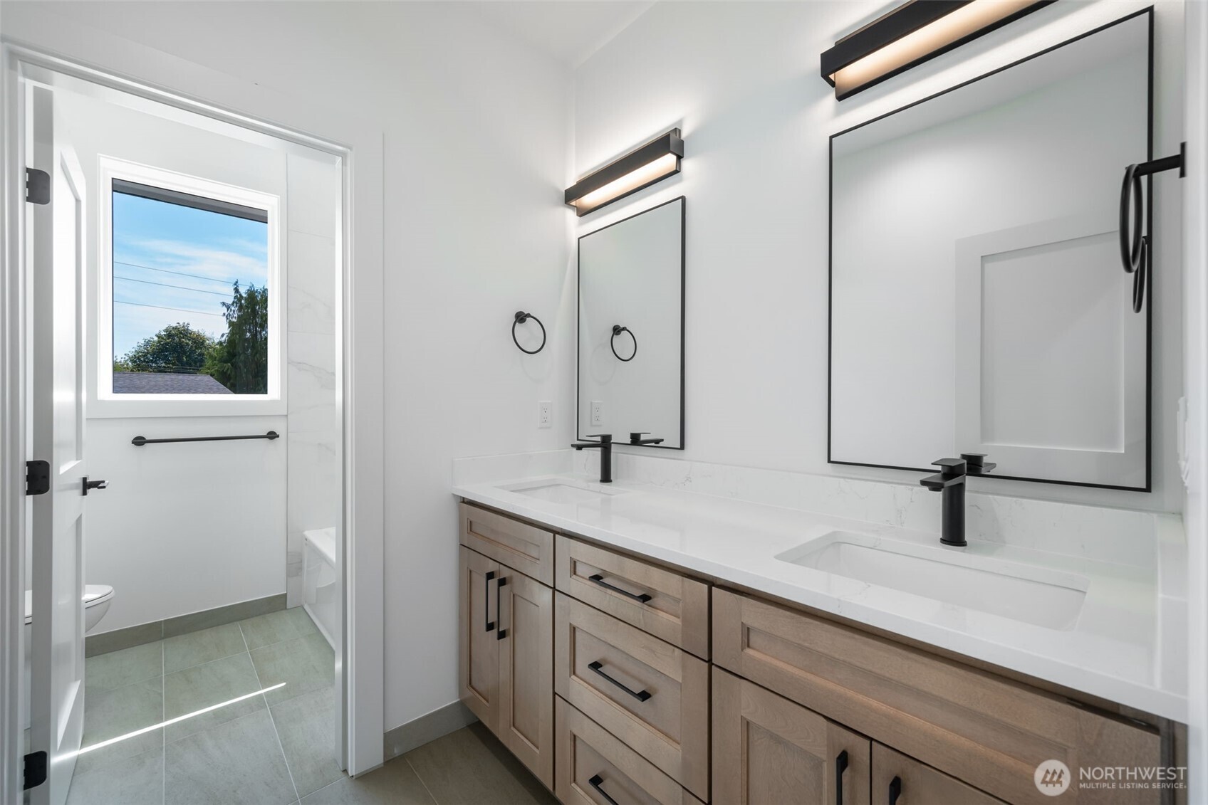 2407 192nd Street Property Photo 25