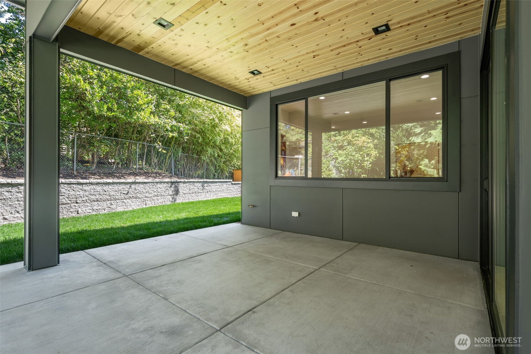 2407 192nd Street Property Photo 34