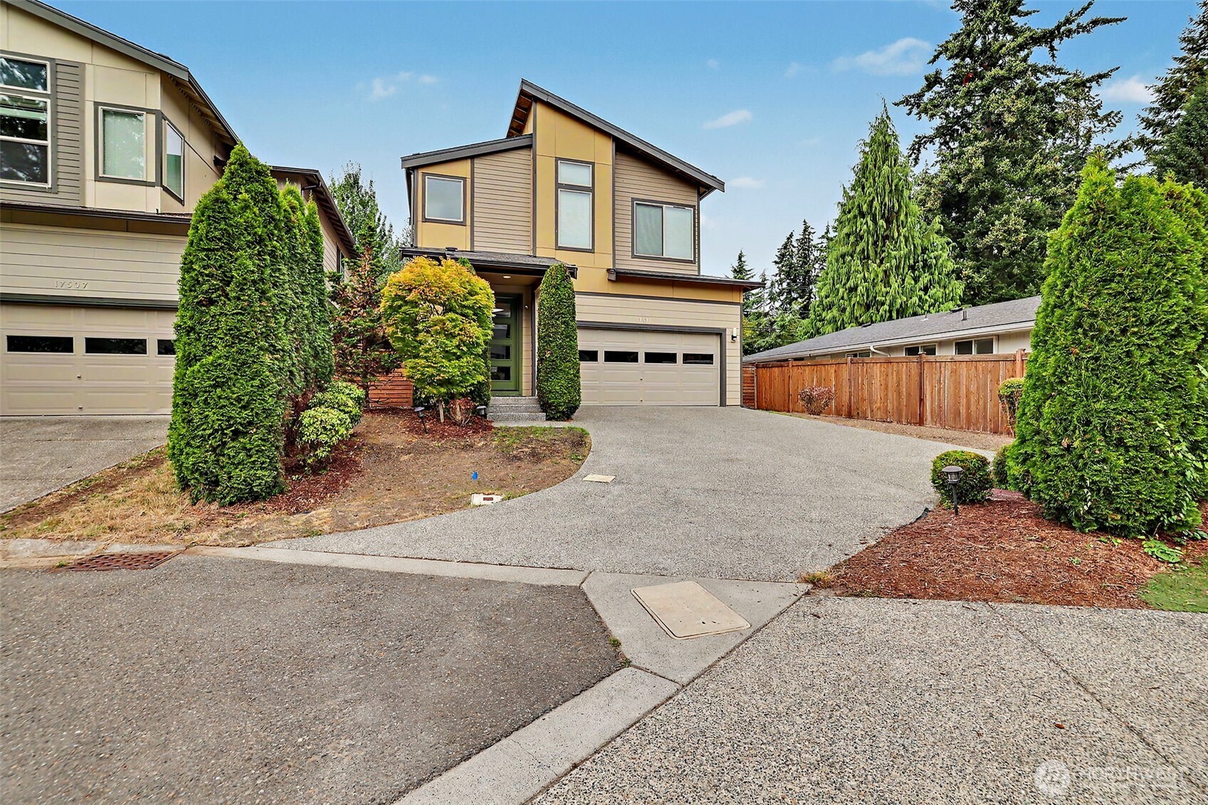 17511 92nd Place Property Photo 2