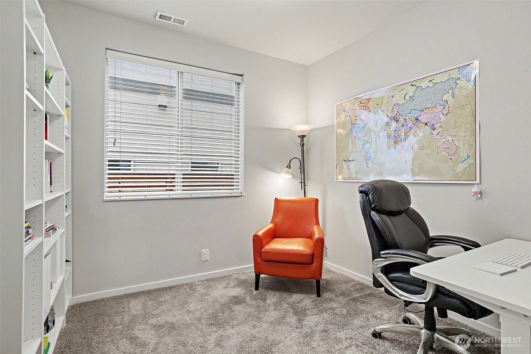 17511 92nd Place Property Photo 4