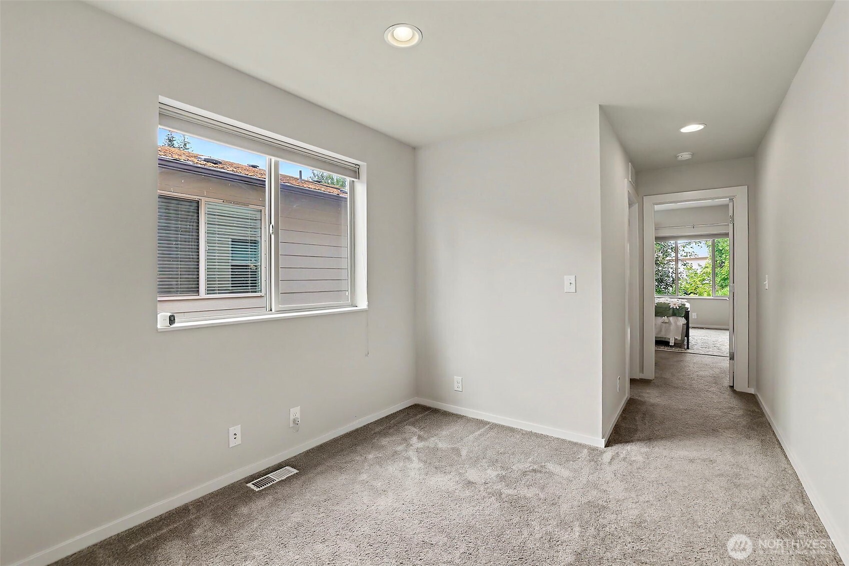 17511 92nd Place Property Photo 19