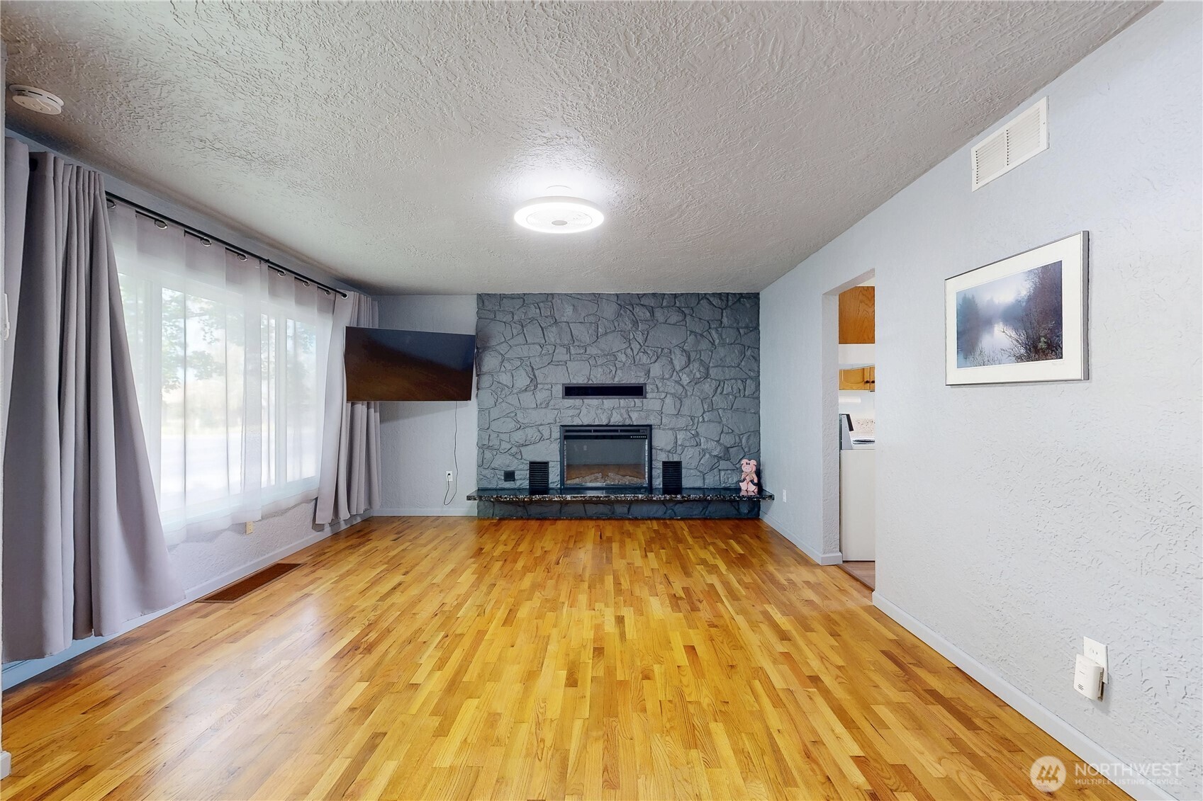 335 S Wilbur Avenue Property Photo 5