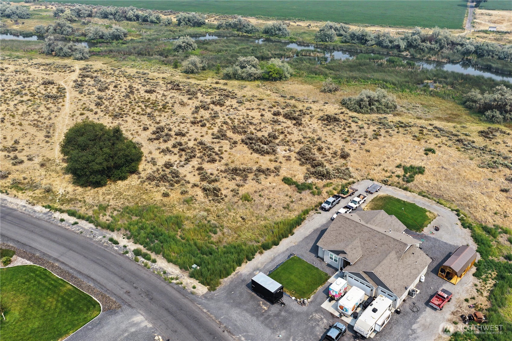 5775 NE J.6 Road Property Photo 1