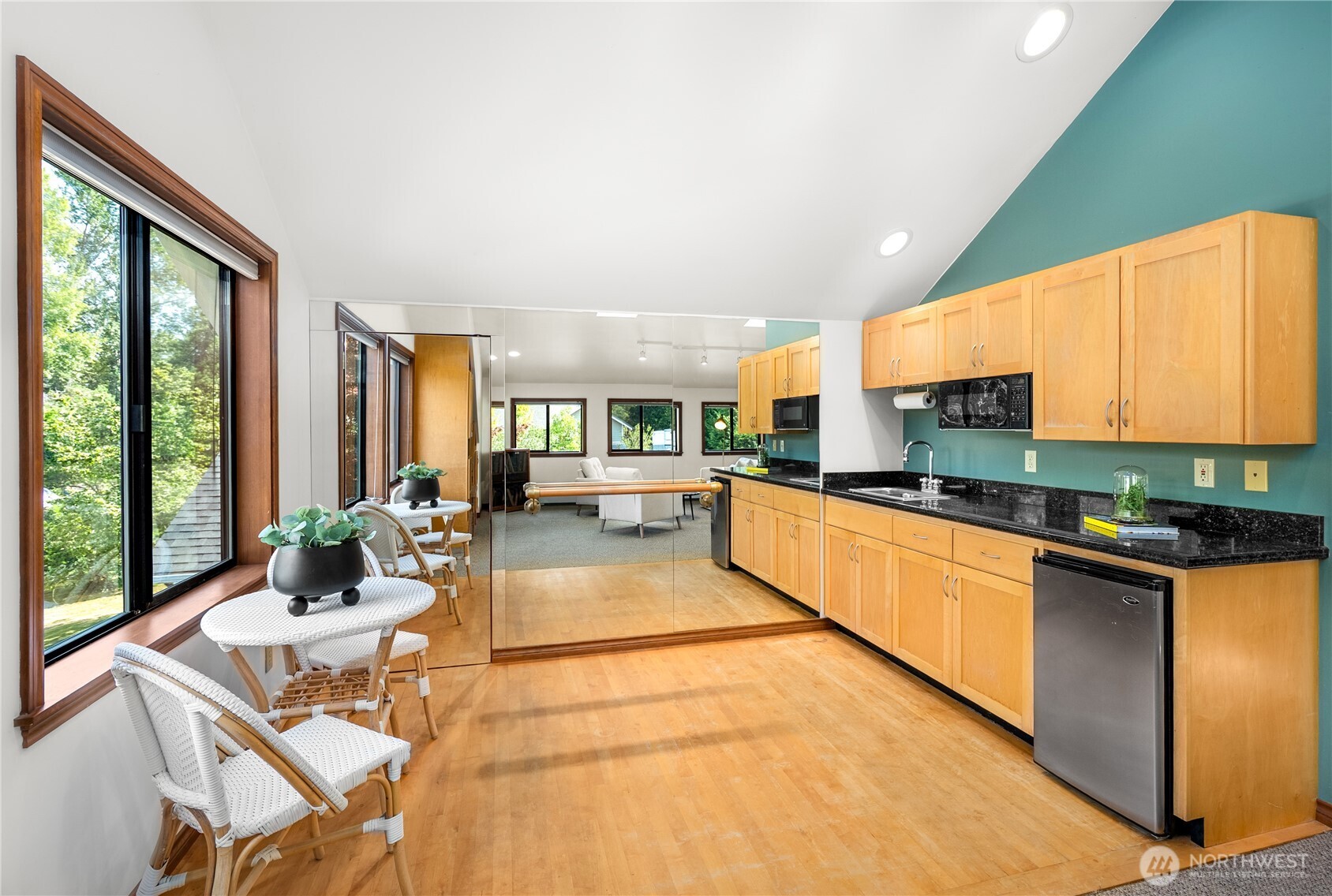 19303 Broadway Avenue Property Photo 21