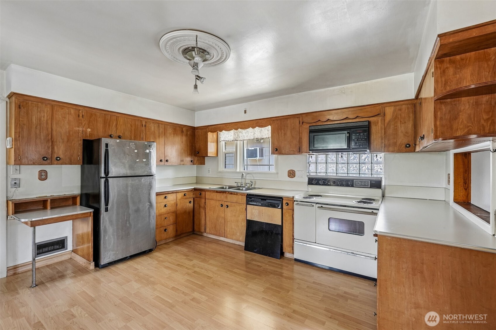 2219 Ocean Beach Highway Property Photo 7