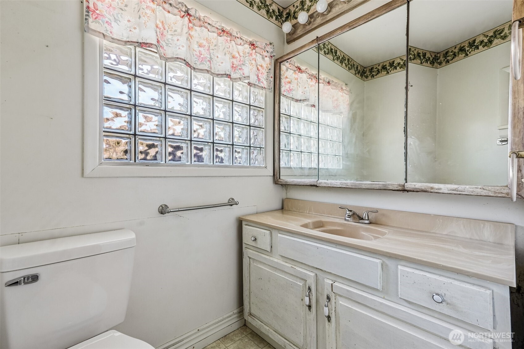 2219 Ocean Beach Highway Property Photo 16