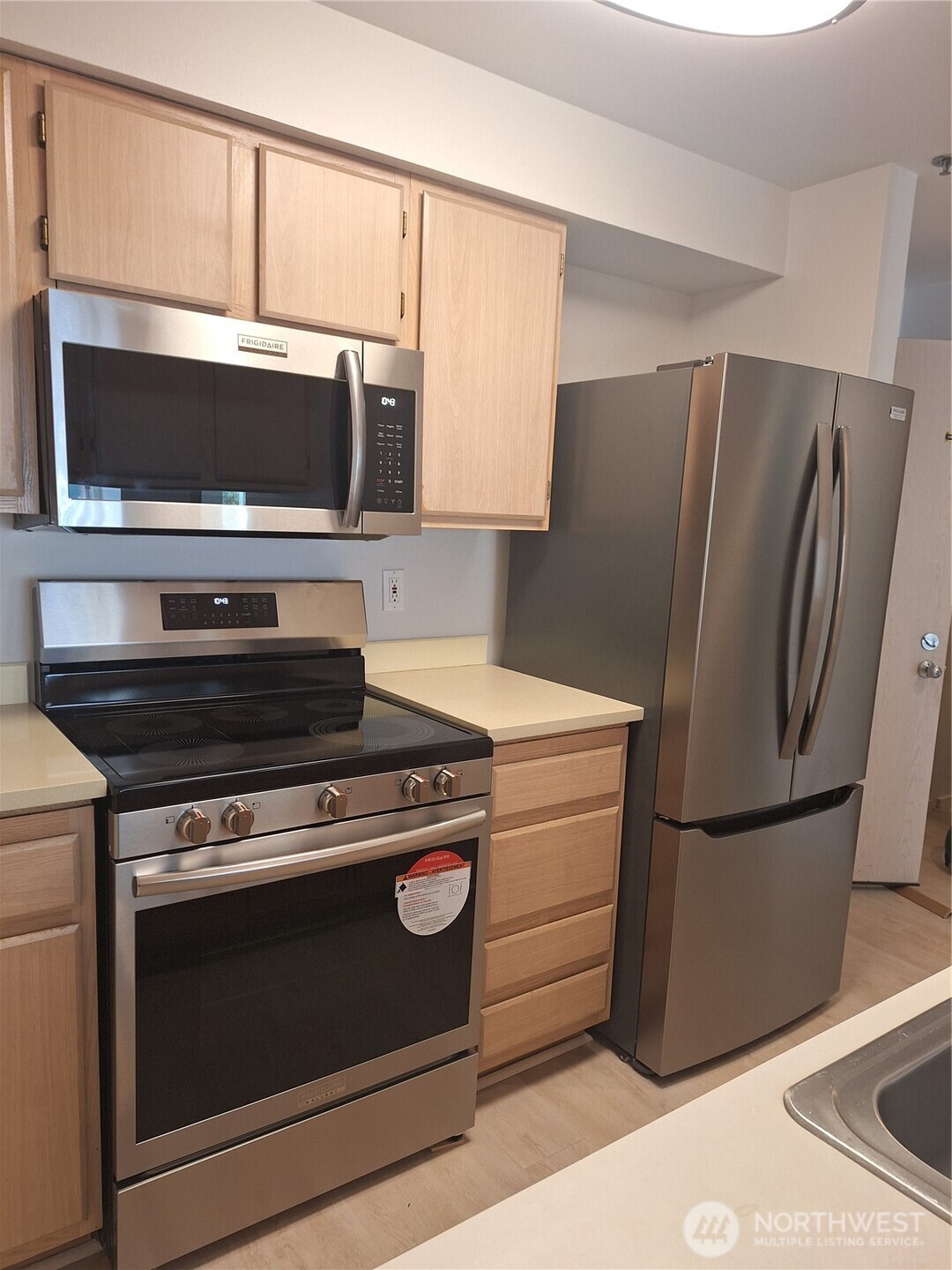 530 Melrose Avenue 705 Property Photo 8