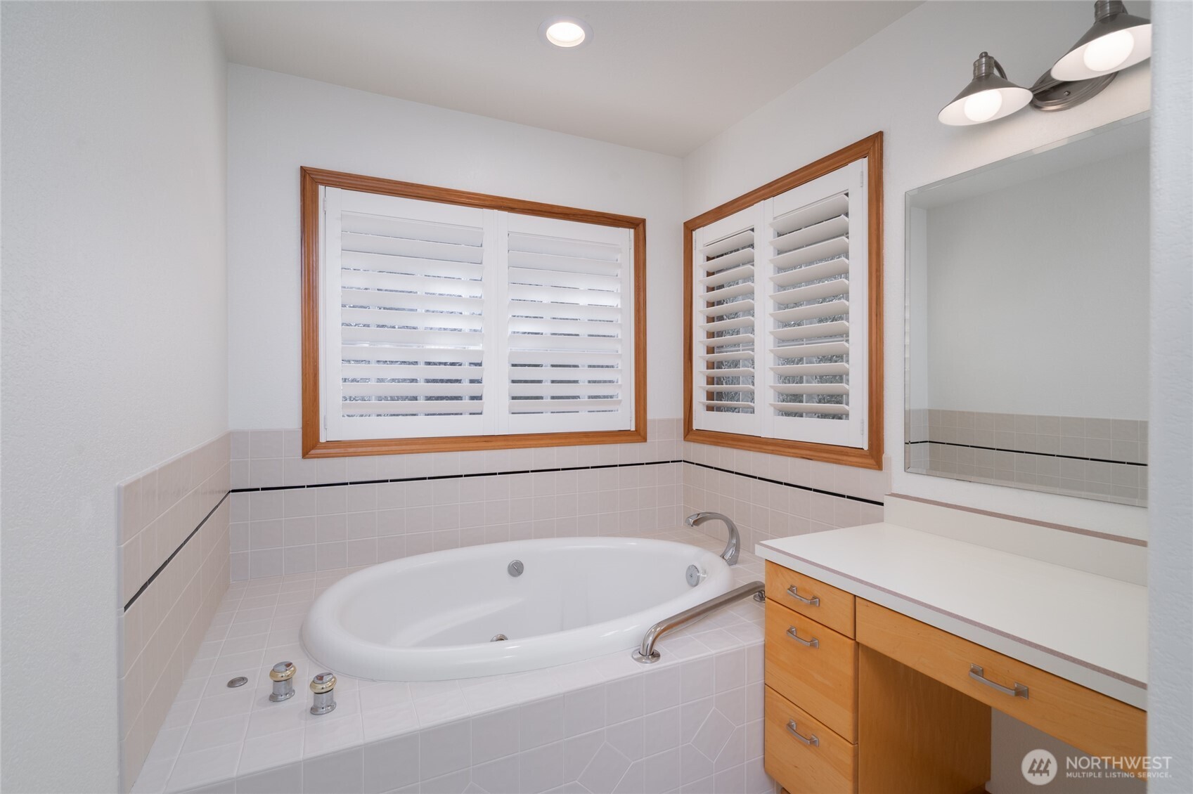 6404 Warren Street Property Photo 15