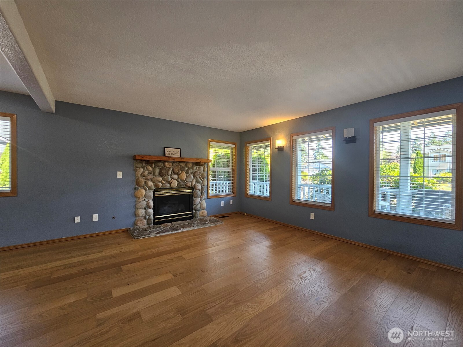 20414 2nd Avenue Property Photo 3