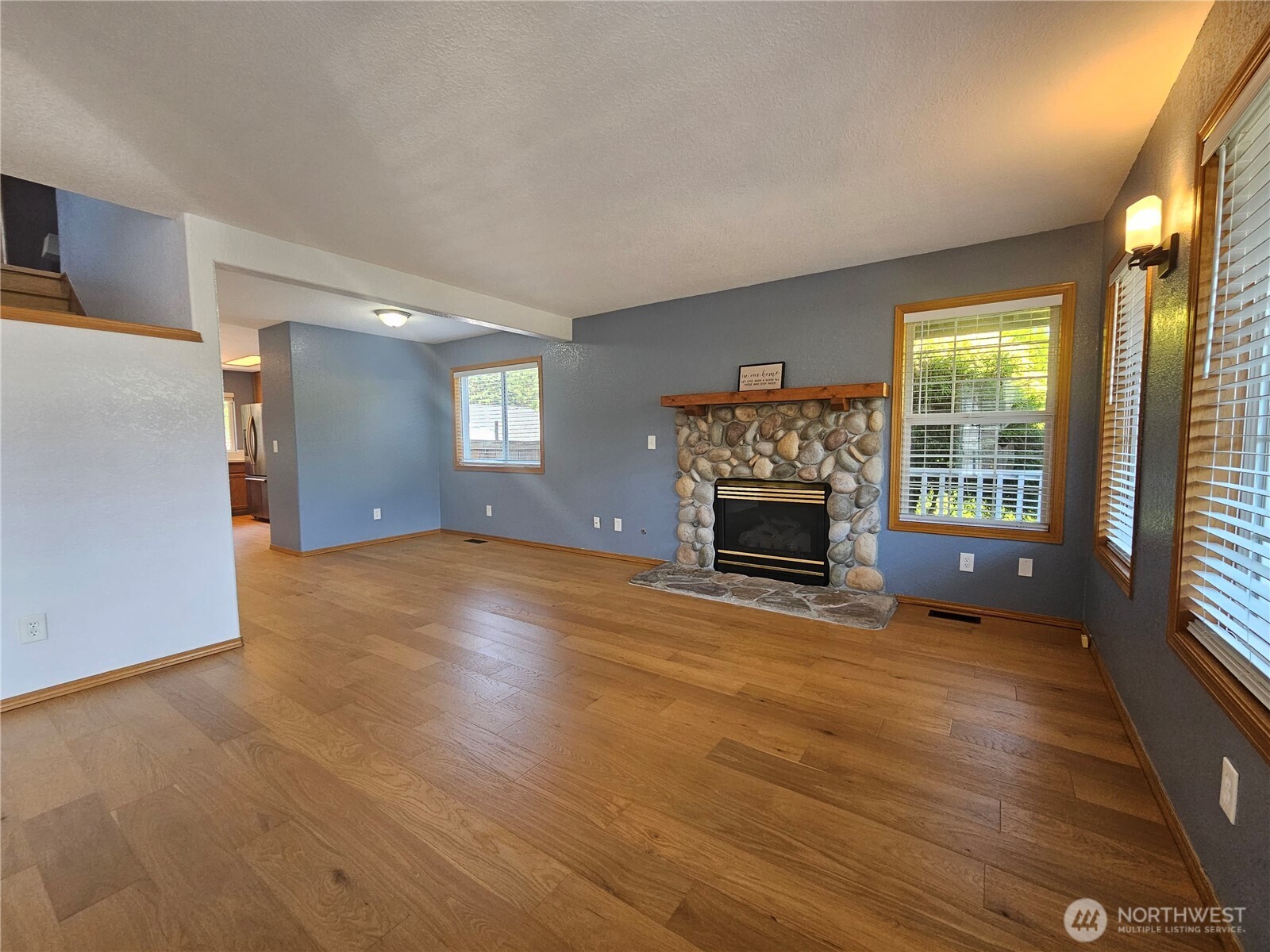 20414 2nd Avenue Property Photo 4