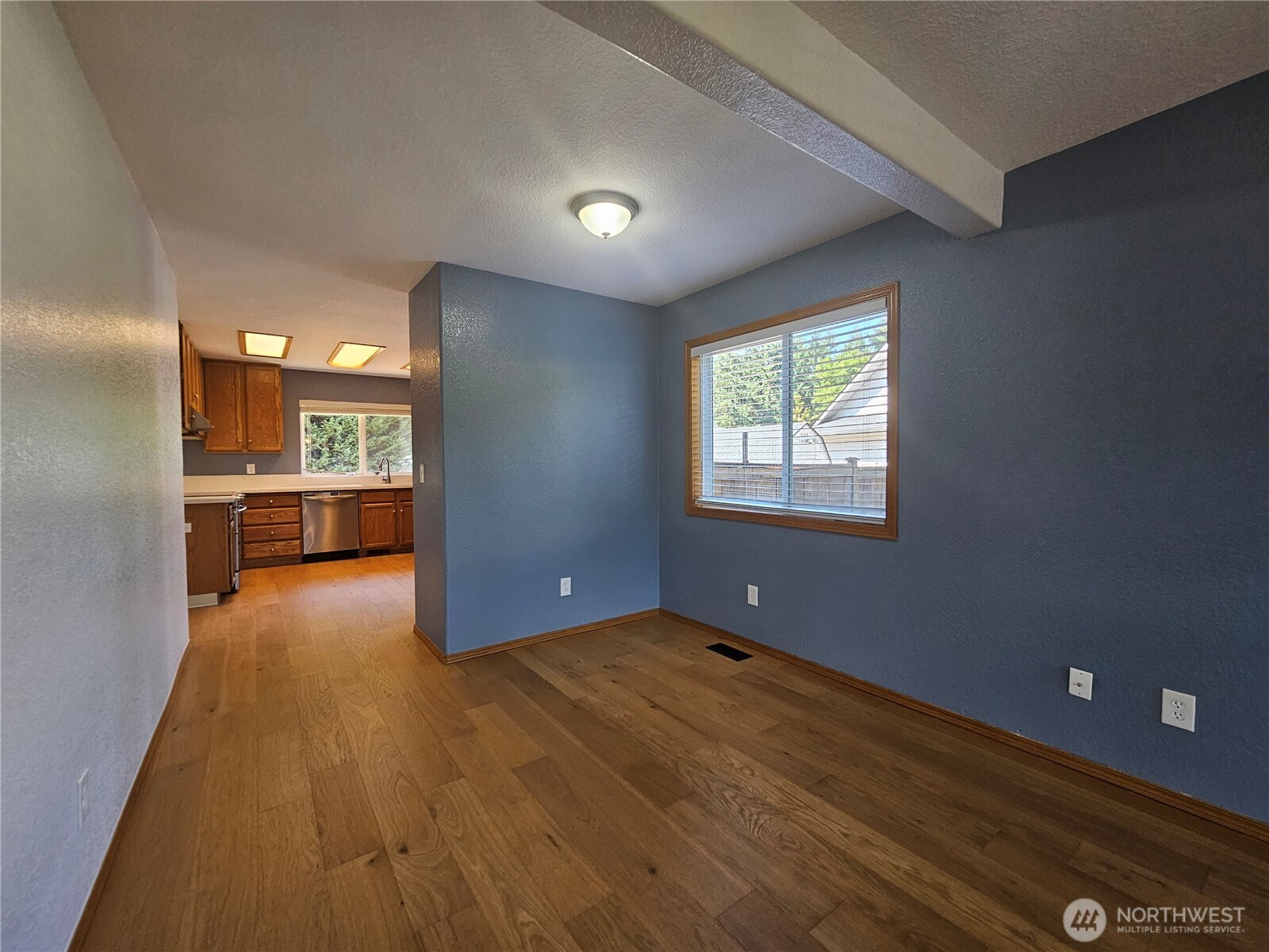 20414 2nd Avenue Property Photo 6