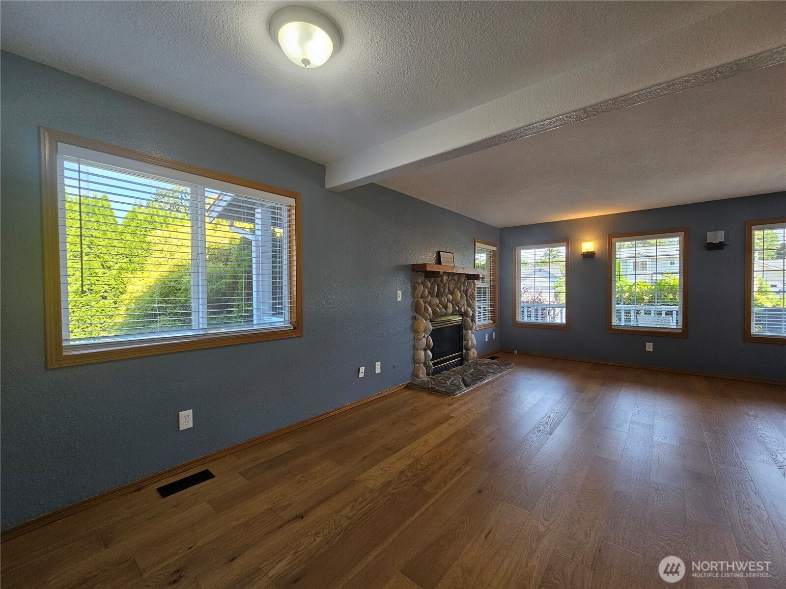 20414 2nd Avenue Property Photo 7