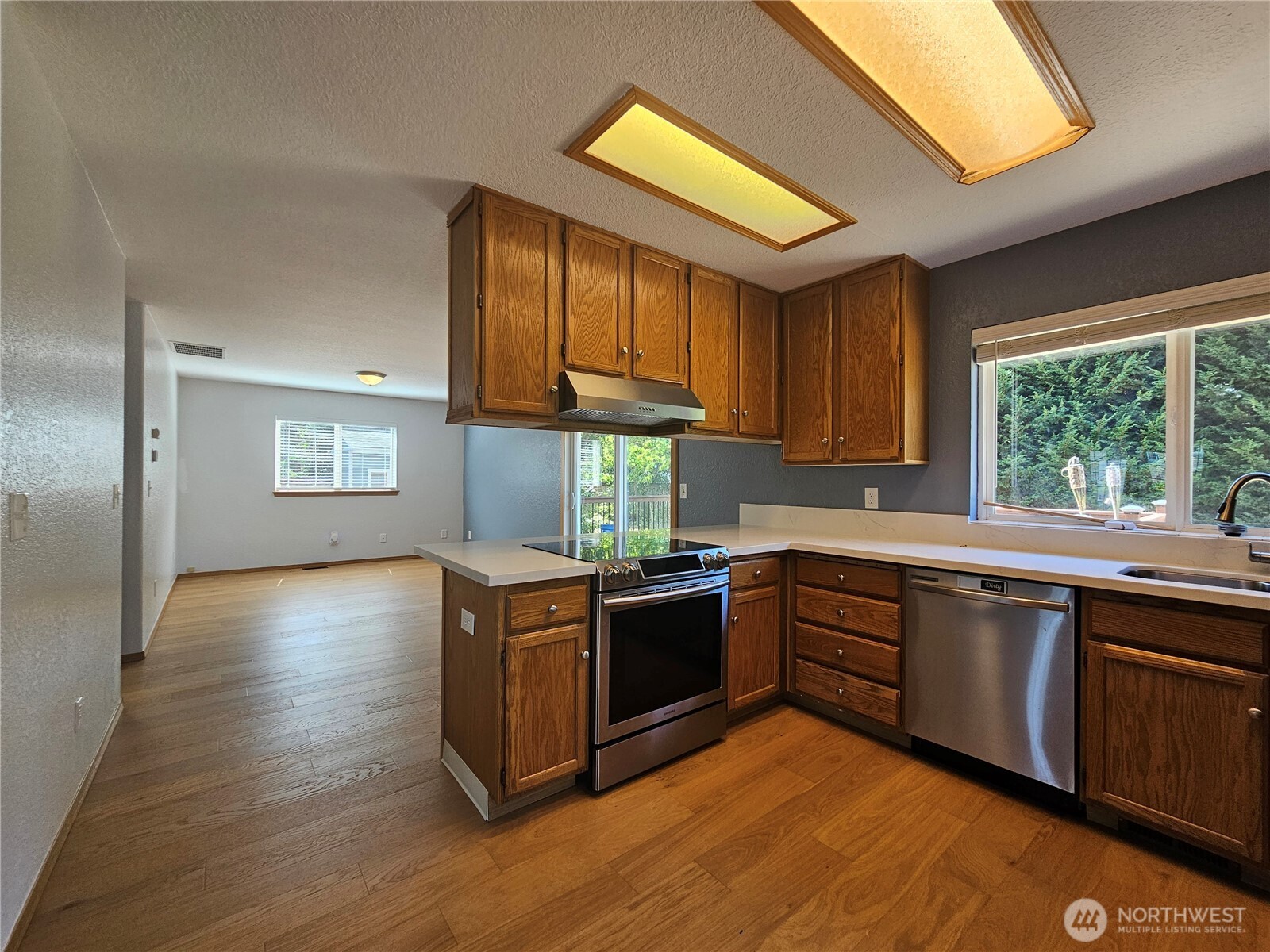20414 2nd Avenue Property Photo 10