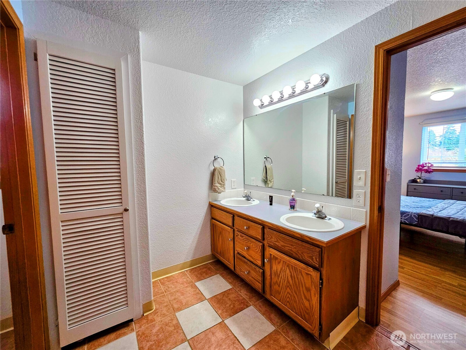 20414 2nd Avenue Property Photo 19