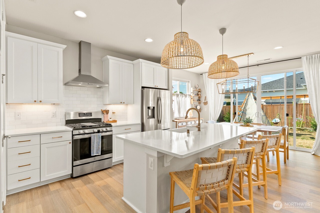 15615 Washington Street Property Photo 4