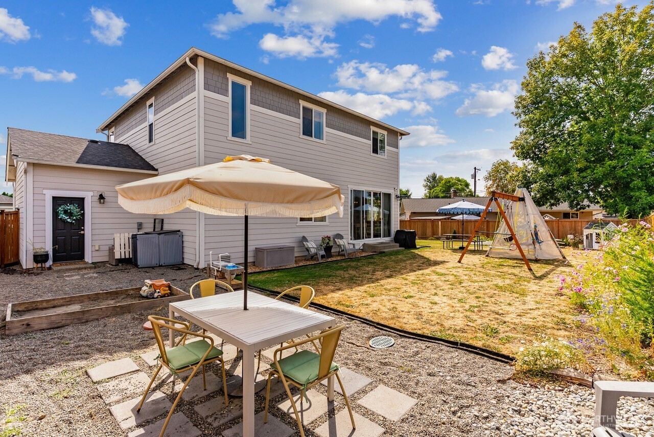 15615 Washington Street Property Photo 17