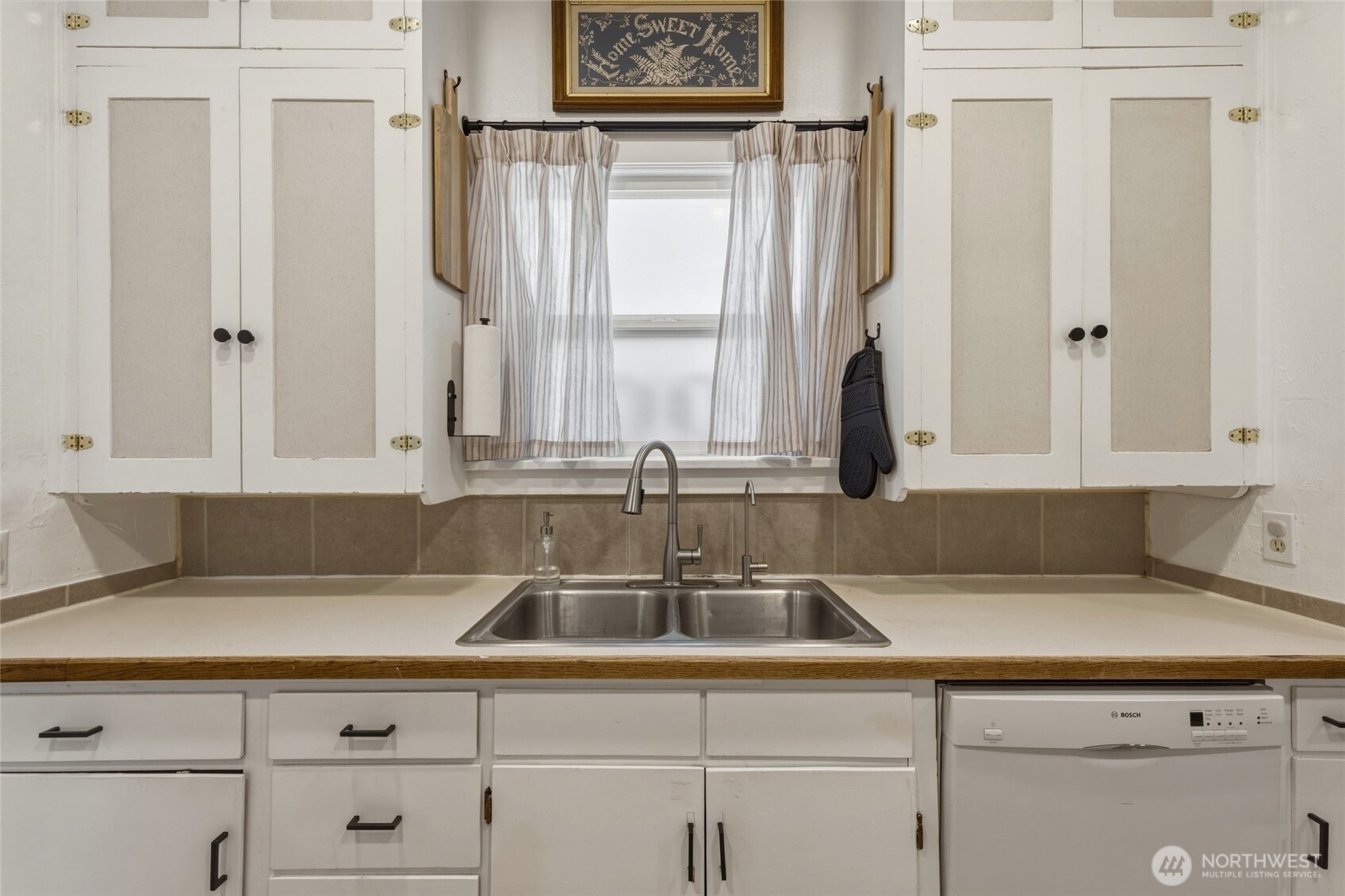 15 Whitman Street Property Photo 8