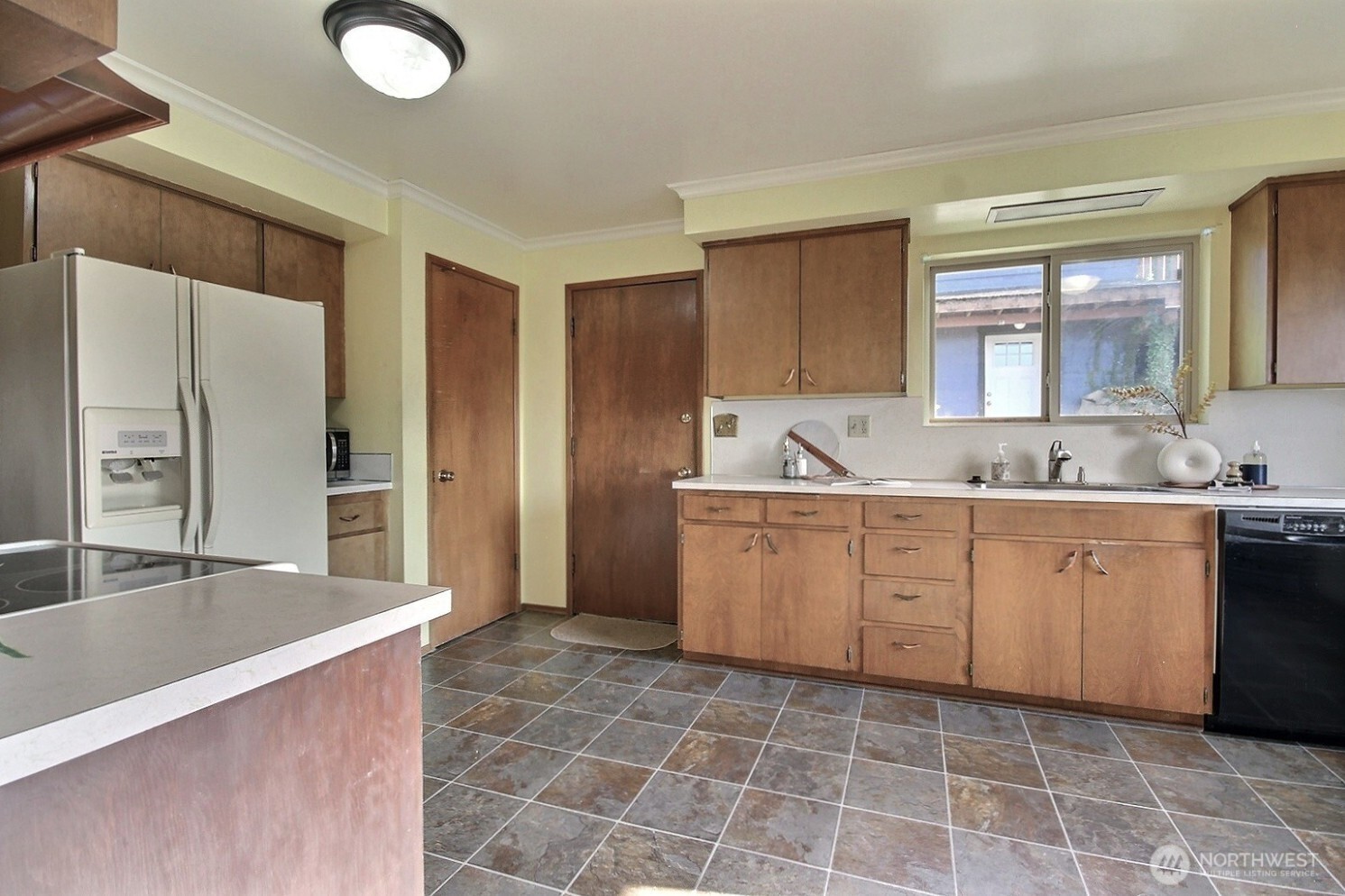 326 Renton Avenue Property Photo 13