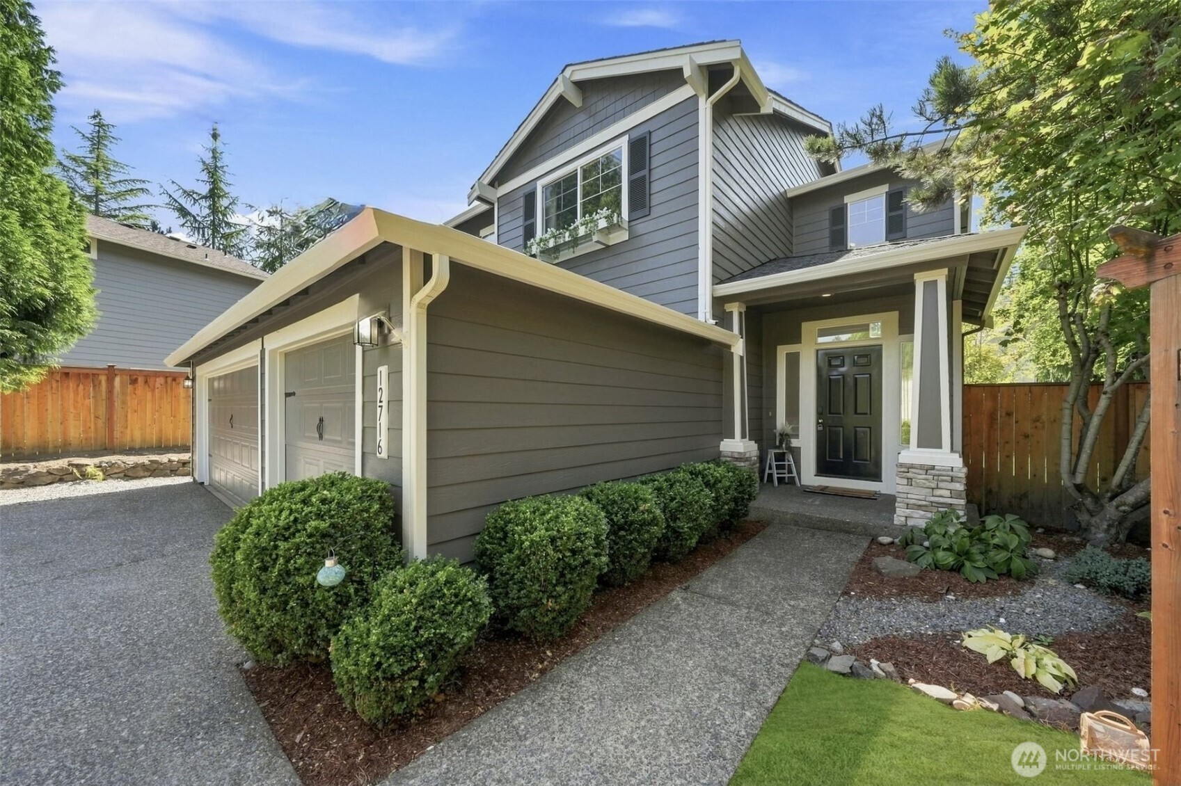 12716 64th Drive Property Photo 3