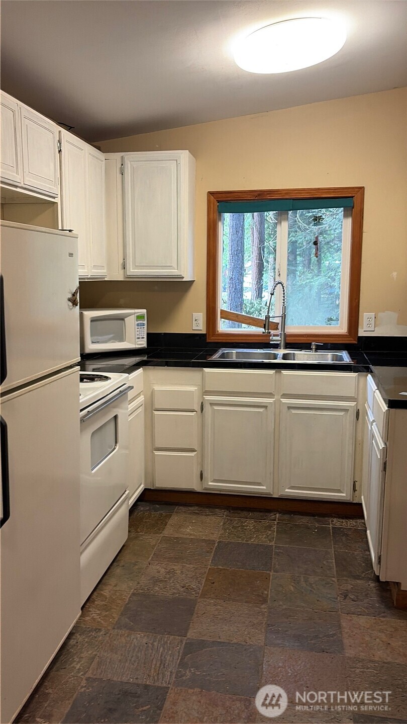 42062 Cedar Street Property Photo 13