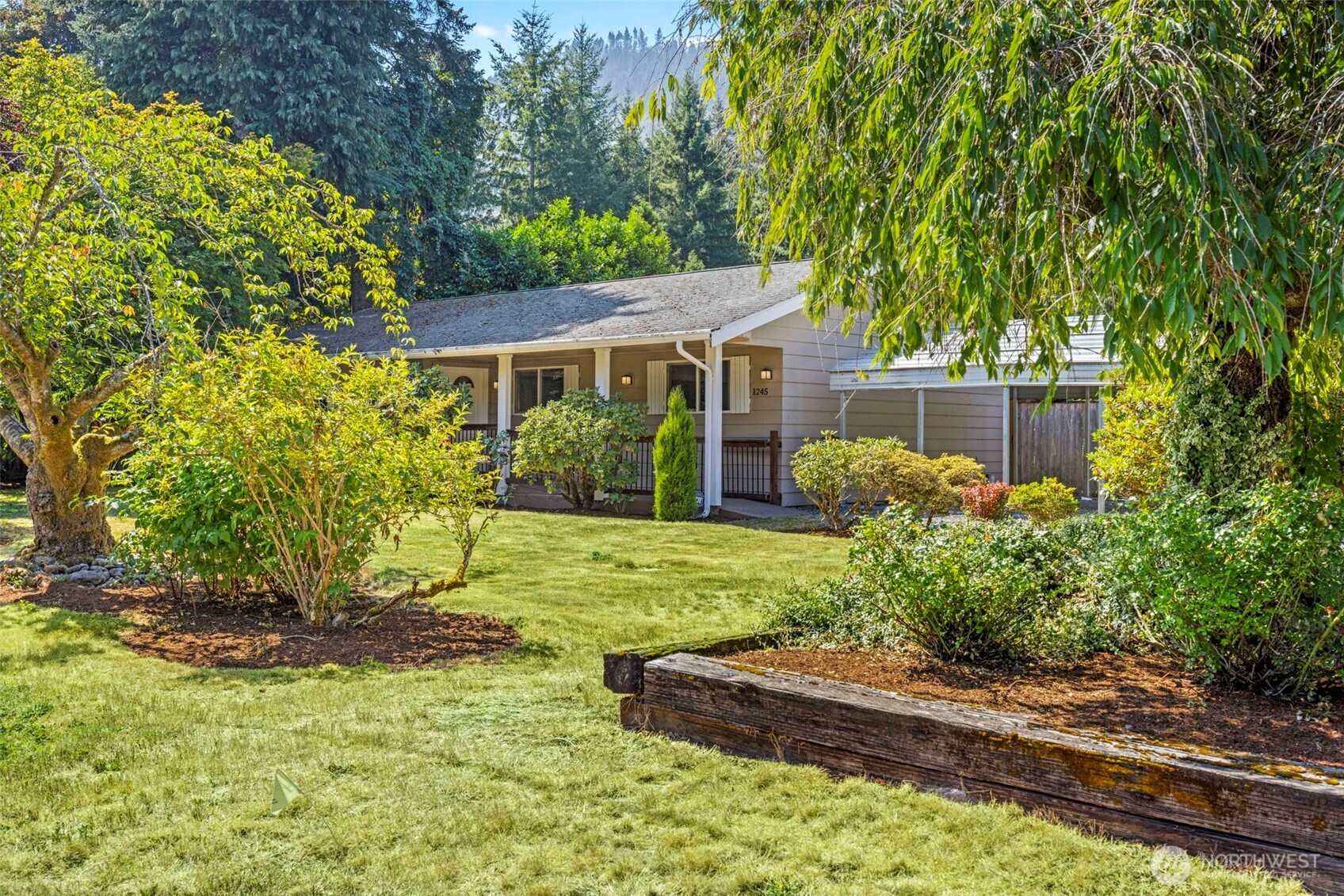 1245 6th Avenue Property Photo 2