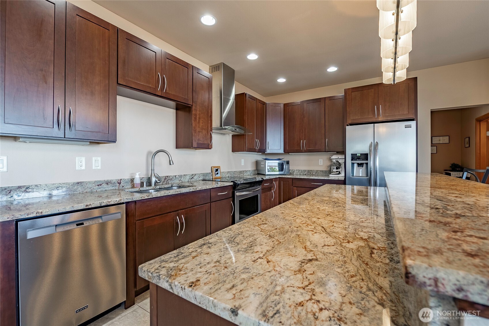 8285 Sunset Street Property Photo 5