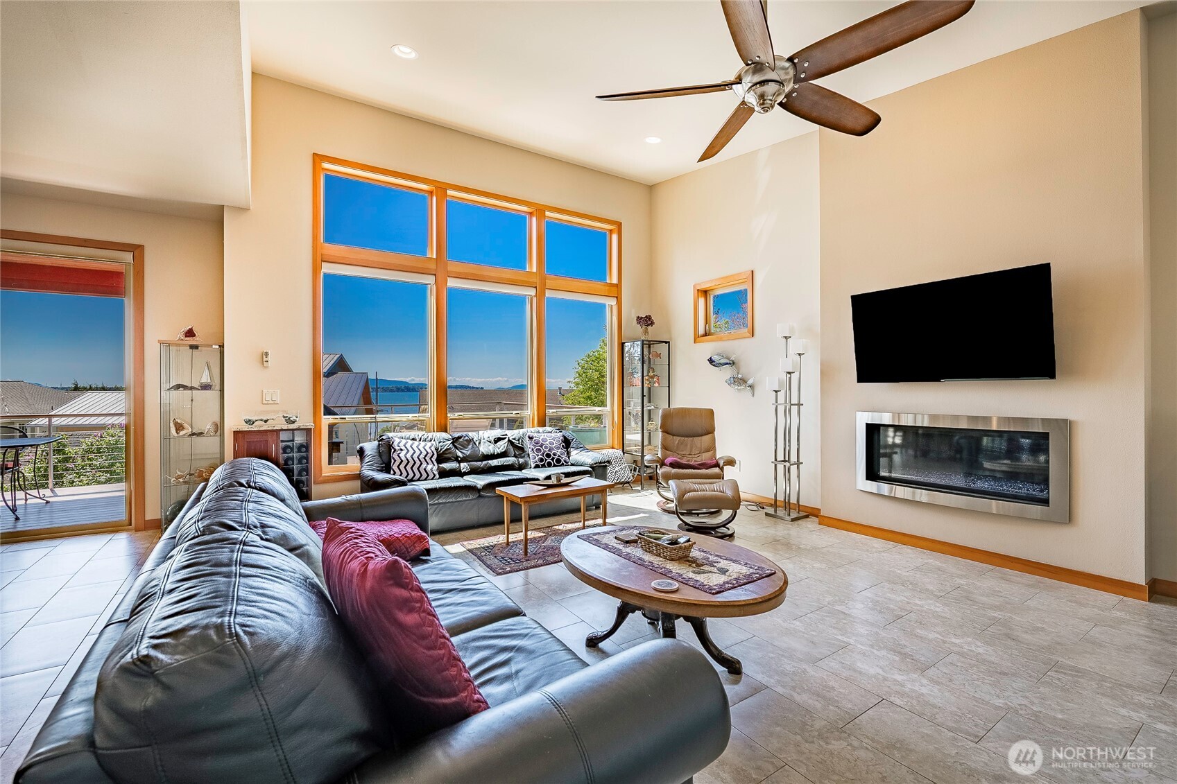 8285 Sunset Street Property Photo 7