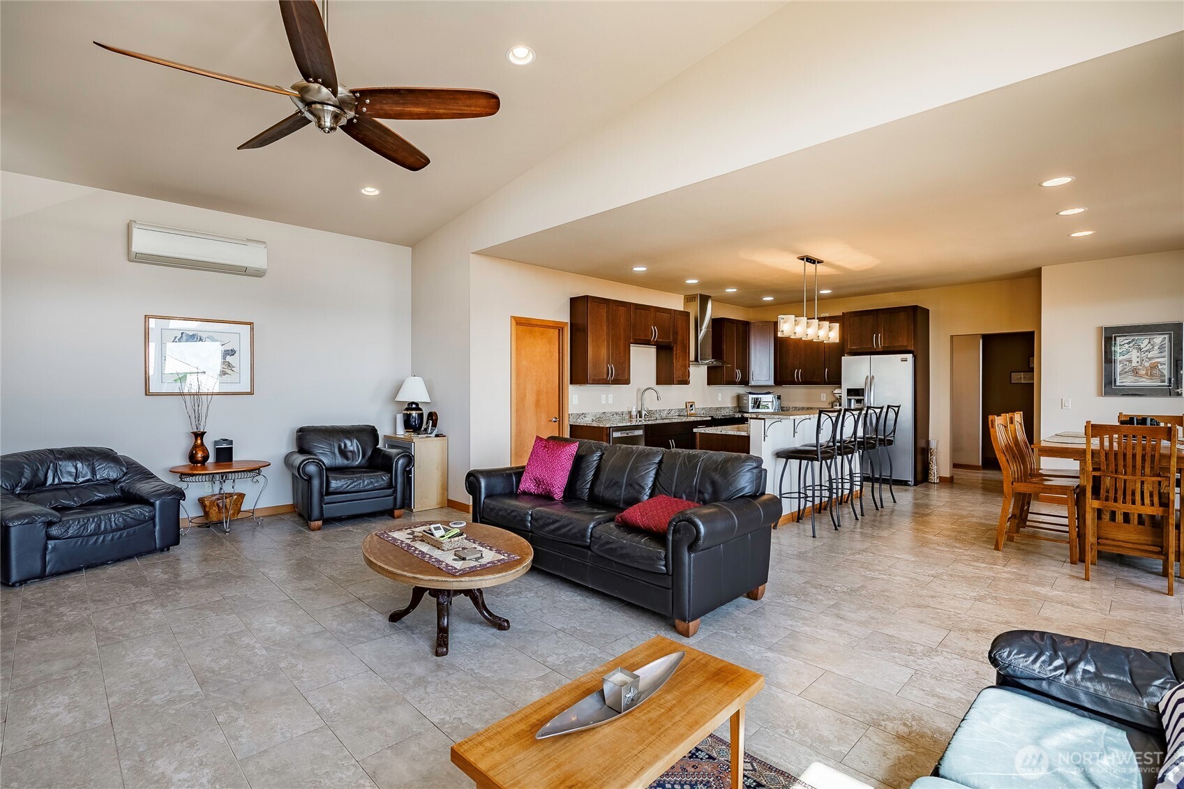8285 Sunset Street Property Photo 8