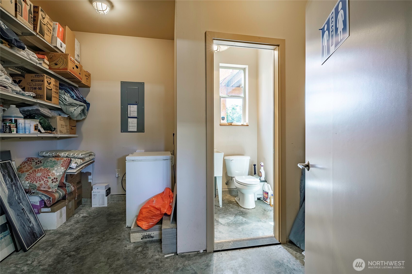 8285 Sunset Street Property Photo 23