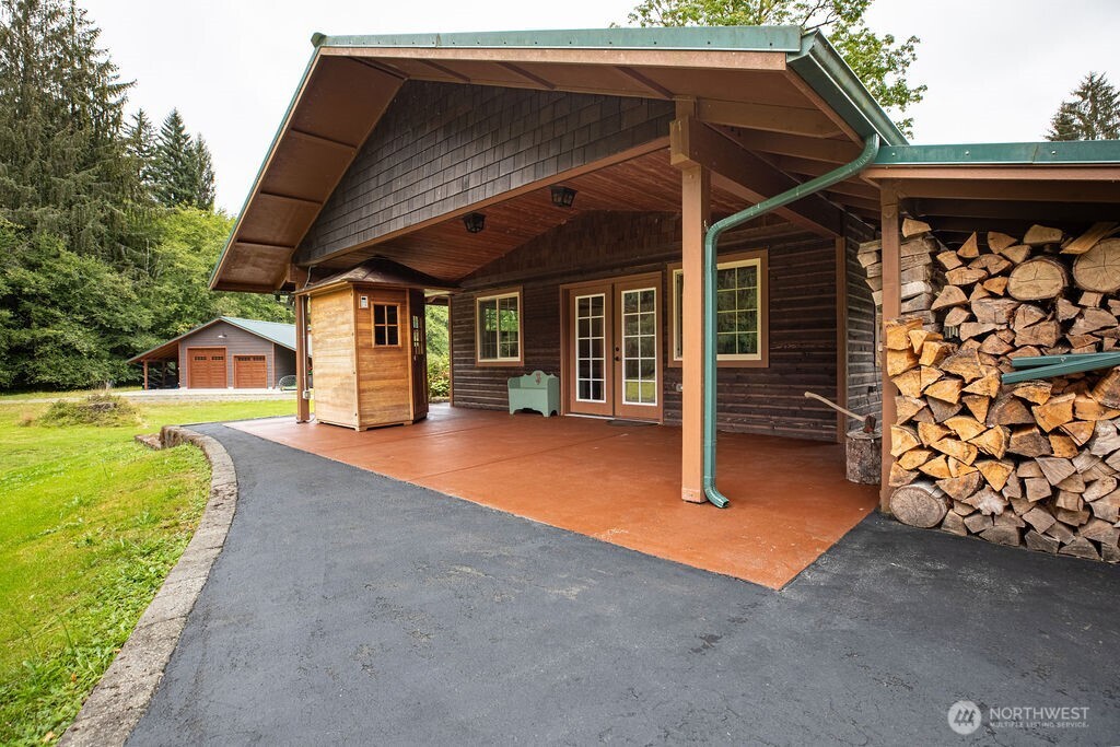 2298 Undie Road Property Photo 1