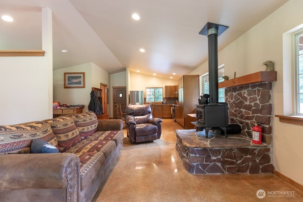 2298 Undie Road Property Photo 4