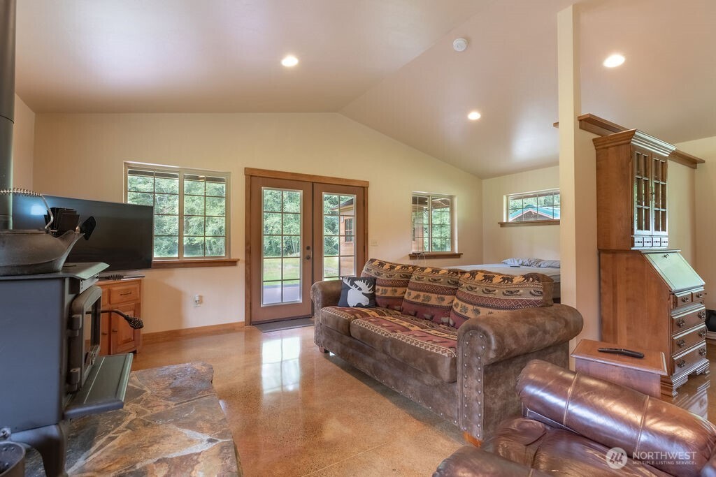 2298 Undie Road Property Photo 5