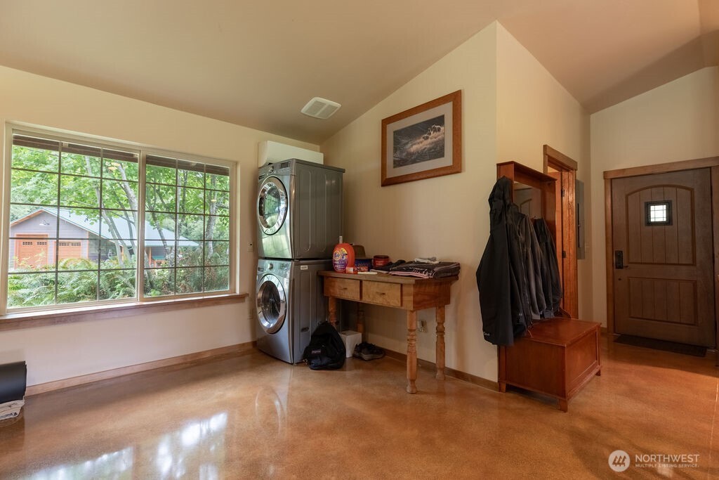 2298 Undie Road Property Photo 6