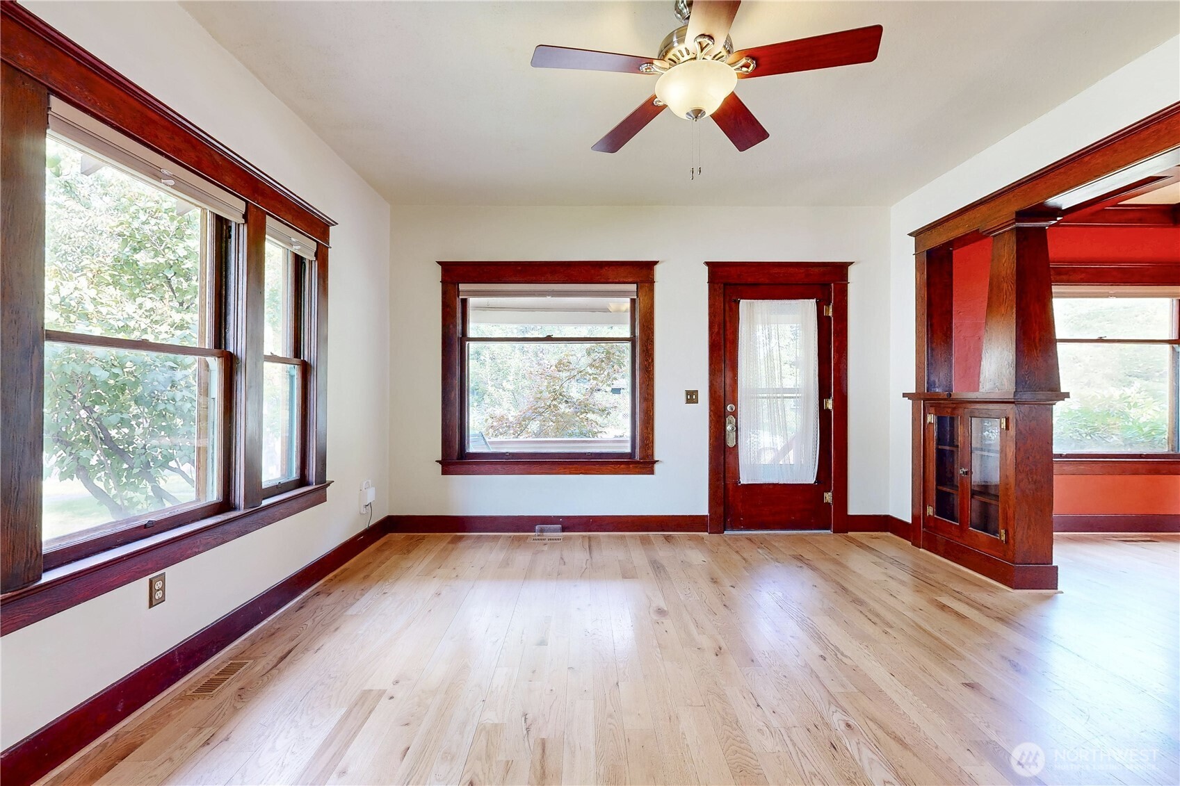 546 Locust Street Property Photo 4