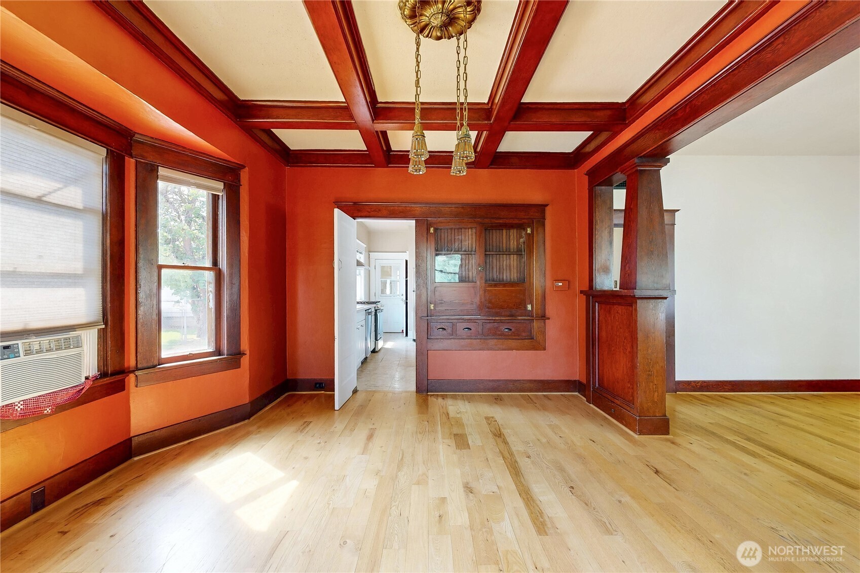 546 Locust Street Property Photo 7