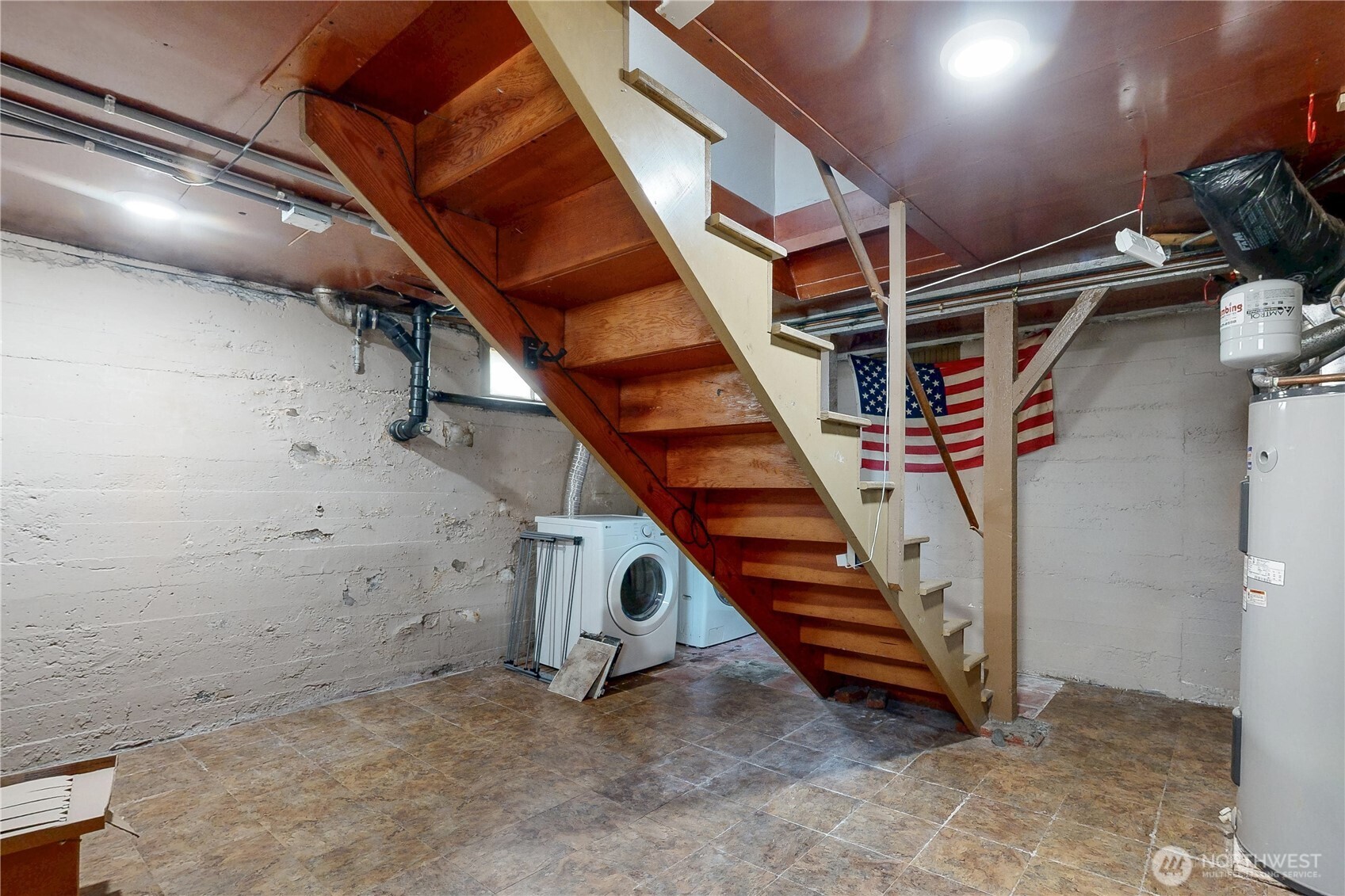 546 Locust Street Property Photo 18
