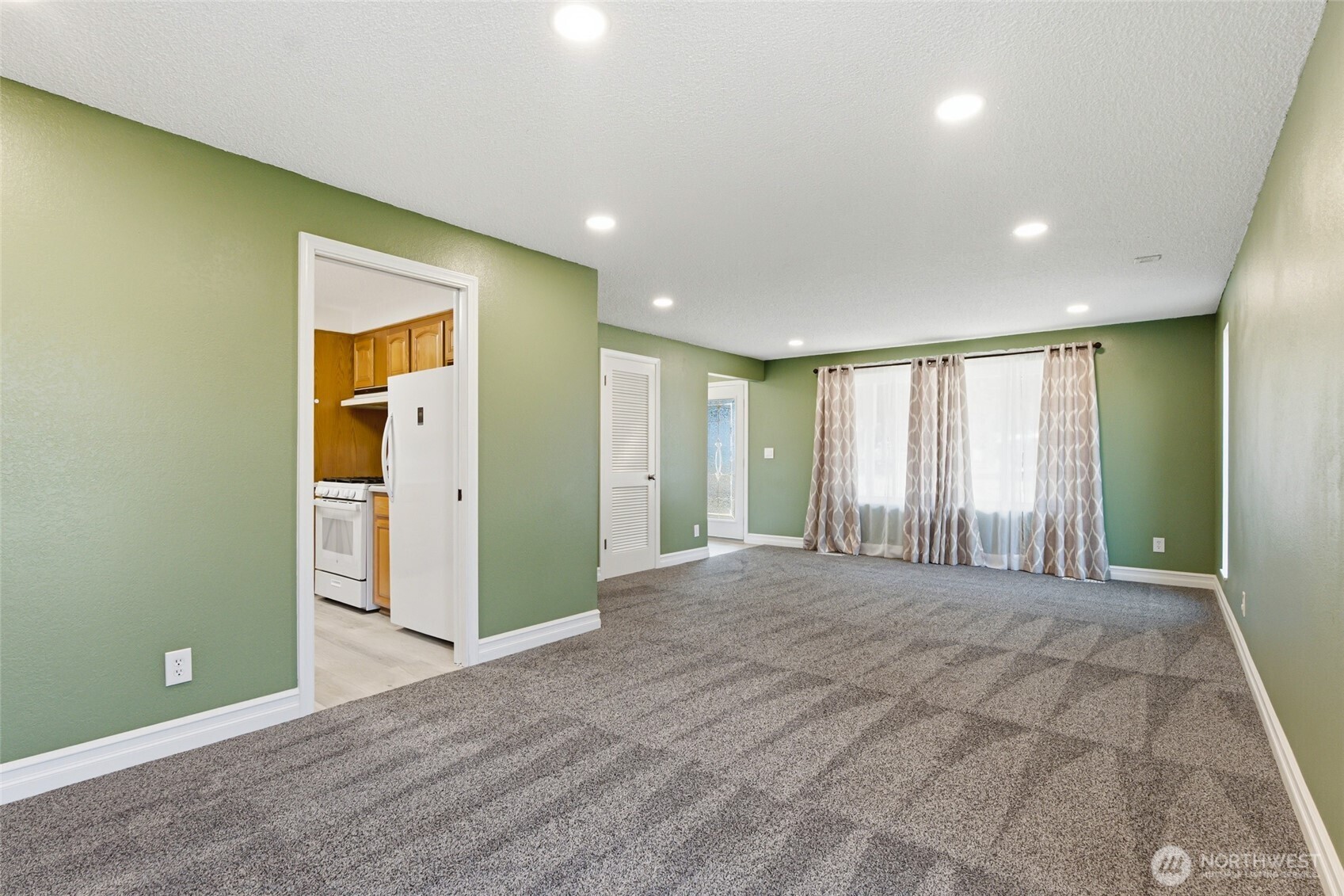 7804 Bobcat Drive Property Photo 8