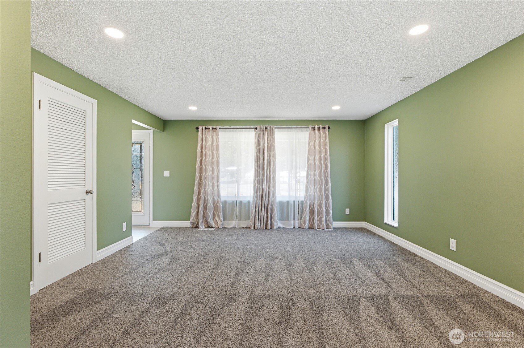 7804 Bobcat Drive Property Photo 9