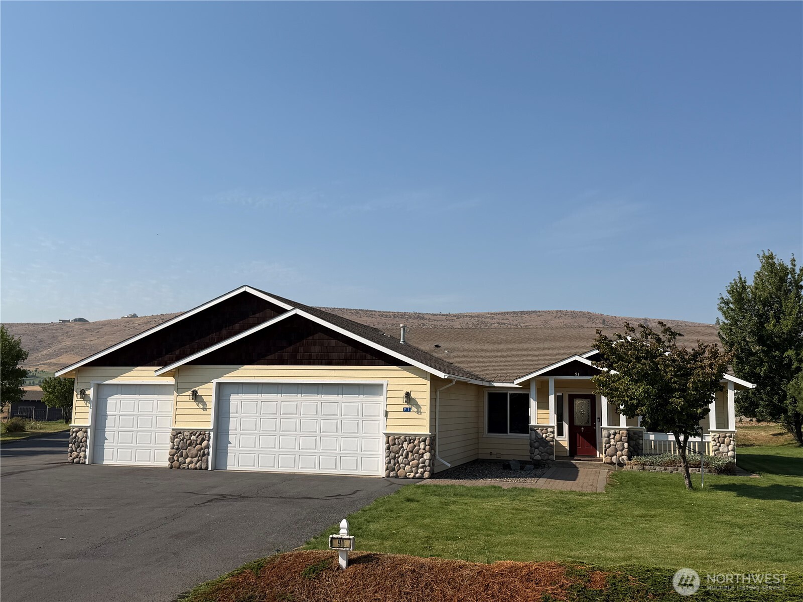 91 Fieldstone Court Property Photo 2