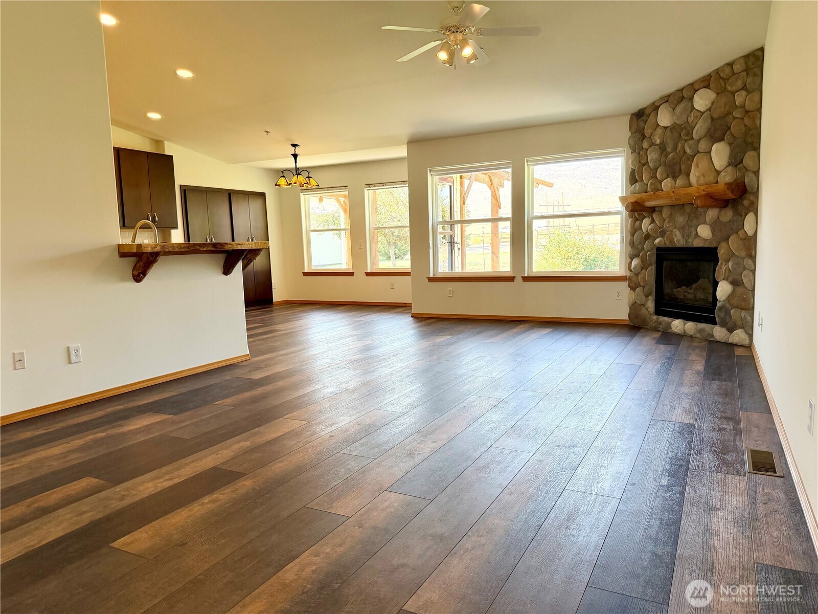 91 Fieldstone Court Property Photo 6