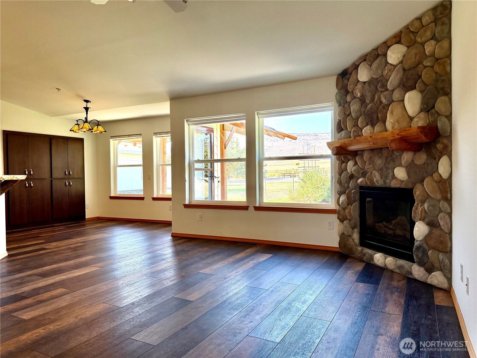 91 Fieldstone Court Property Photo 7