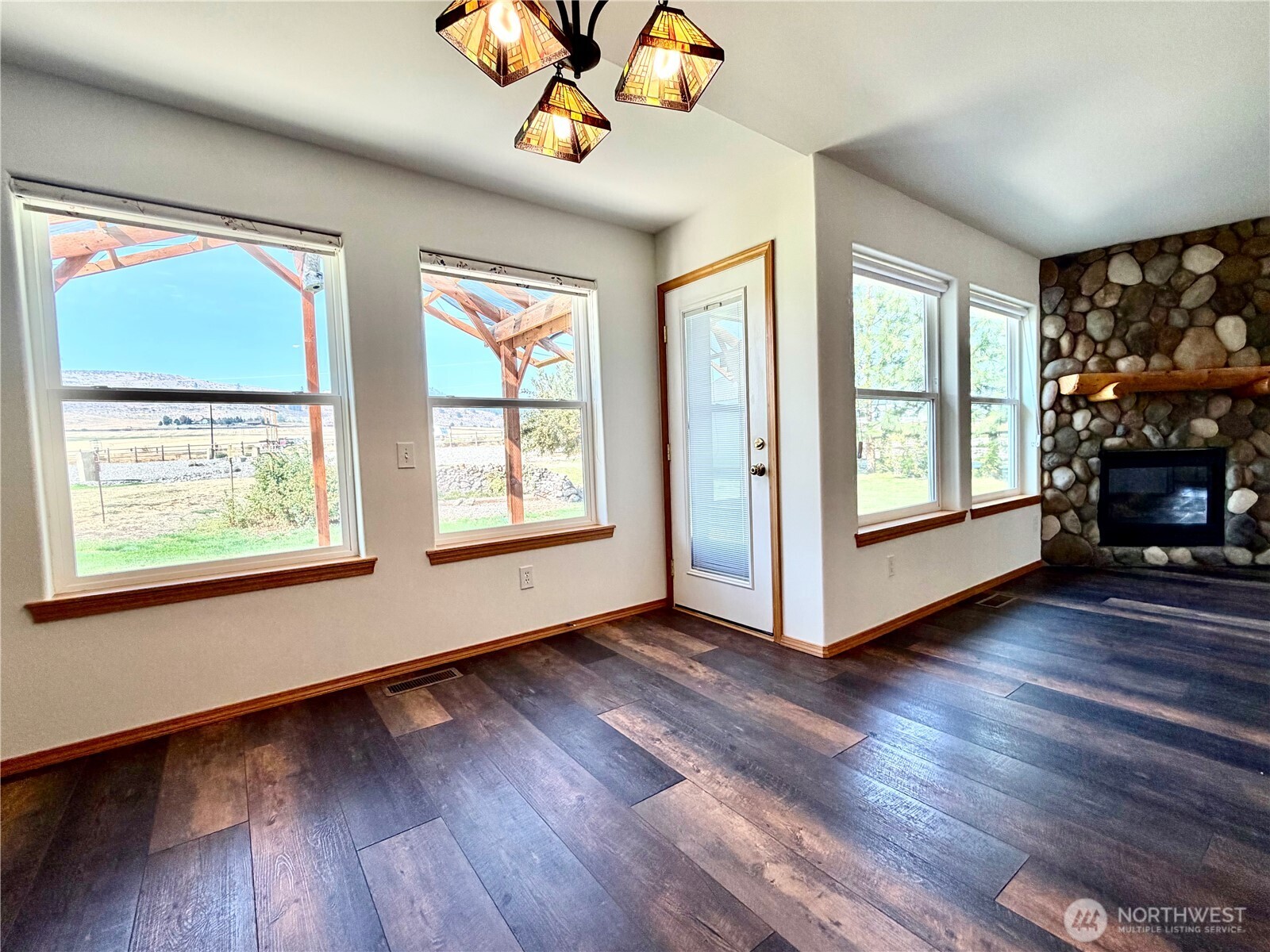 91 Fieldstone Court Property Photo 8