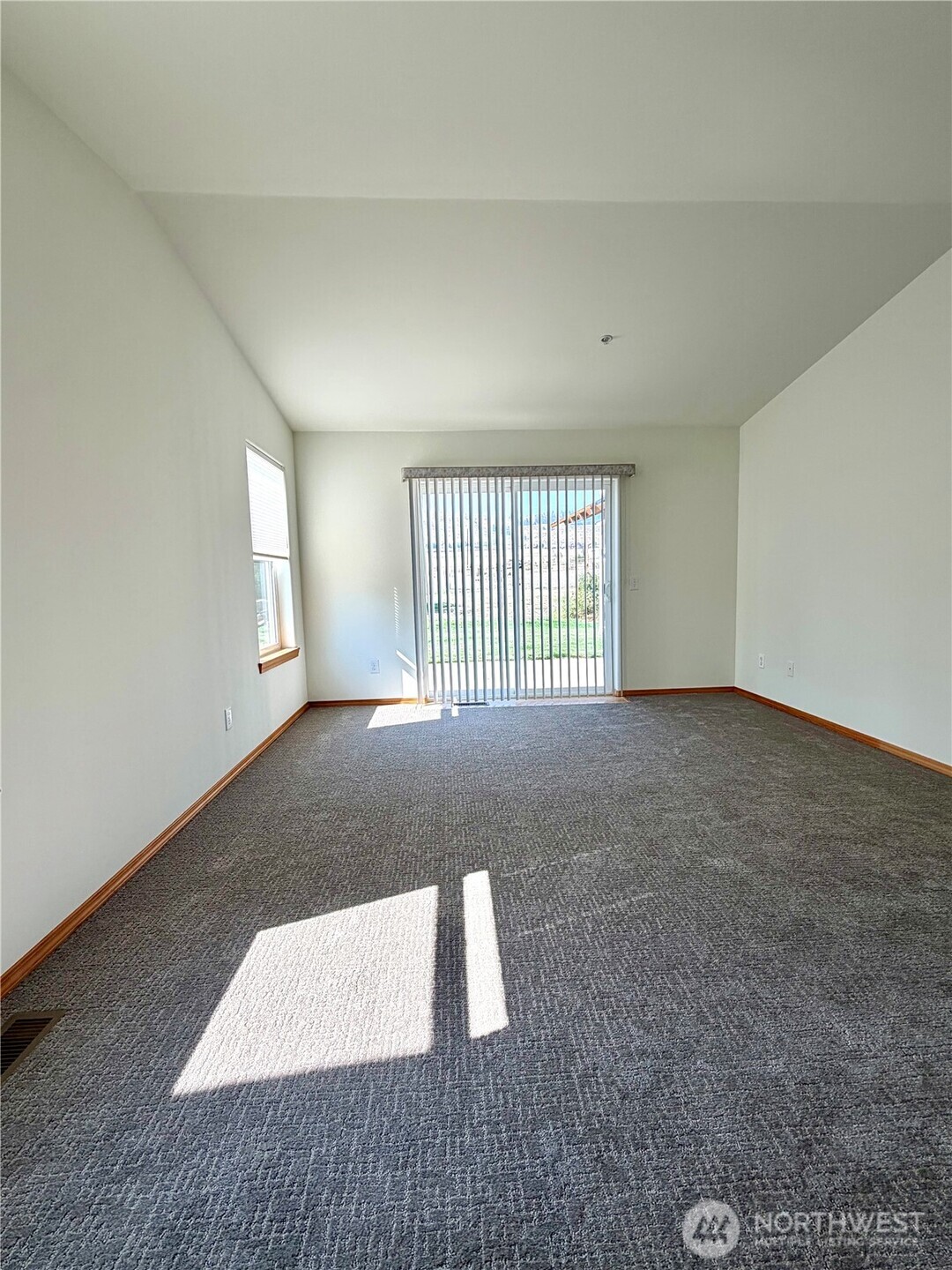 91 Fieldstone Court Property Photo 17