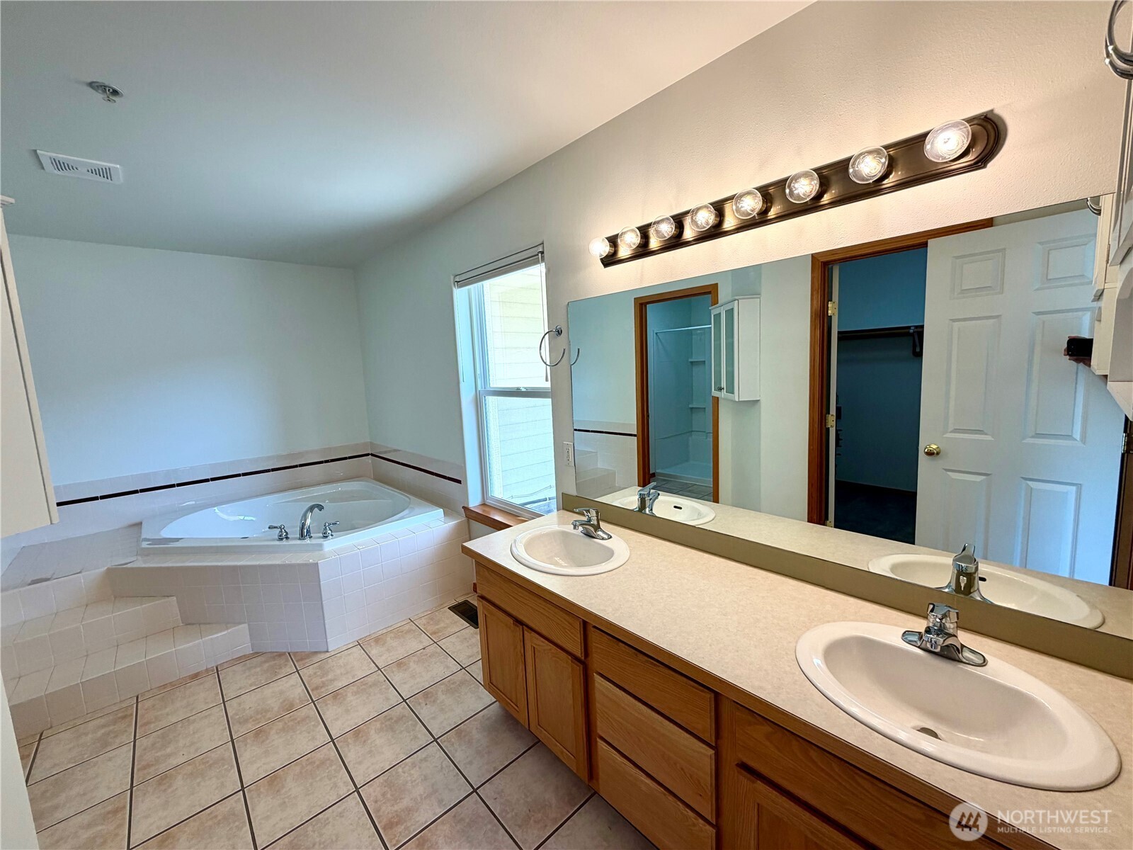 91 Fieldstone Court Property Photo 18